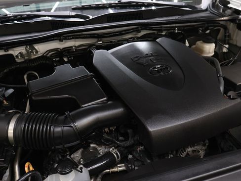 Used 2019 Toyota Tacoma TRD Sport AWD/4WD image 24