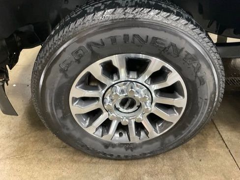 Used 2022 Ford F350 Lariat image 16