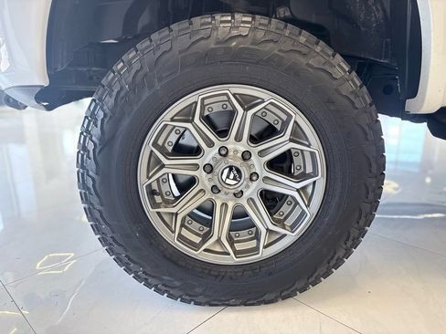 Used 2019 Ford F150 XLT w/ Equipment Group 302A Luxury AWD/4WD image 41