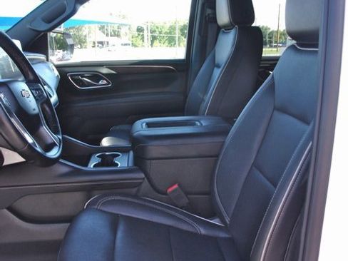 Used 2024 Chevrolet Suburban Premier image 27
