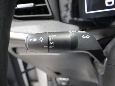Used 2025 Nissan Kicks SV AWD/4WD image 33