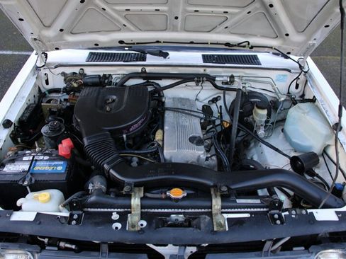 Used 1996 Nissan Pickup XE image 15