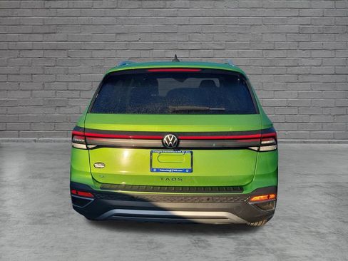 New 2026 Volkswagen Taos SE FWD image 4