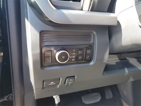 Used 2025 Ford F250 Platinum image 23