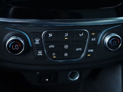 Used 2023 Chevrolet Traverse LS w/ Safety Package image 7