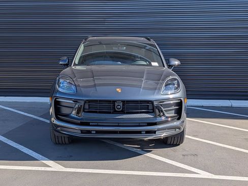 Certified 2026 Porsche Macan AWD/4WD image 10