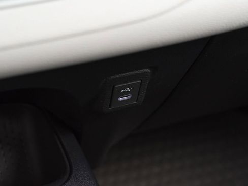 Used 2025 Toyota Corolla LE image 22