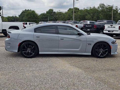 Used 2022 Dodge Charger R/T w/ Plus Group RWD image 8