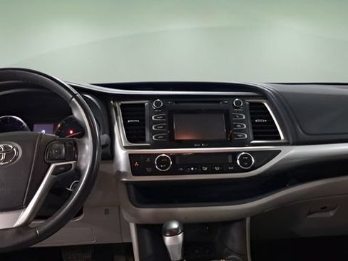 Used 2014 Toyota Highlander Plus AWD/4WD image 10