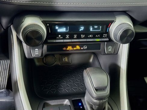 Certified 2025 Toyota RAV4 LE AWD/4WD image 8