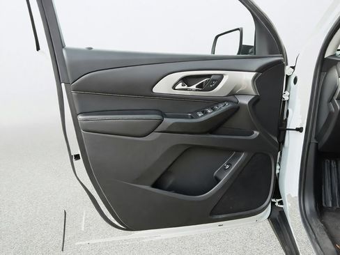 Used 2021 Chevrolet Traverse LT w/ LPO, Floor Liner Package FWD image 17