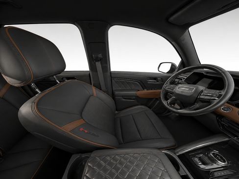 Used 2023 GMC Canyon AT4 w/ AT4 Premium Package AWD/4WD image 9