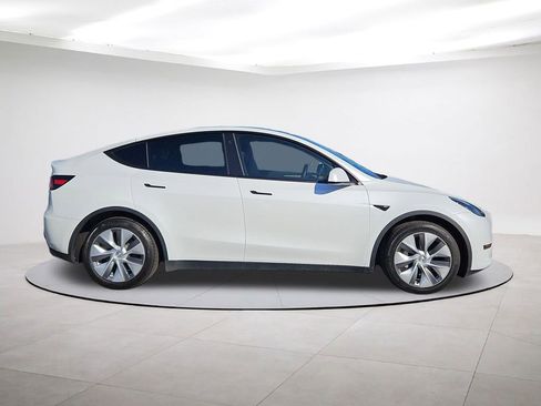 Used 2023 Tesla Model Y Long Range image 8