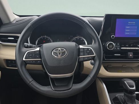Used 2023 Toyota Highlander XLE FWD image 15
