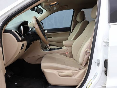 Used 2016 Jeep Grand Cherokee Laredo RWD image 8