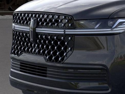 New 2026 Lincoln Navigator L Black Label AWD/4WD image 17