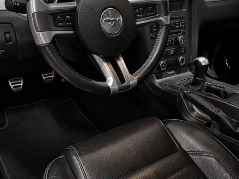 Used 2010 Ford Mustang GT Premium RWD image 8