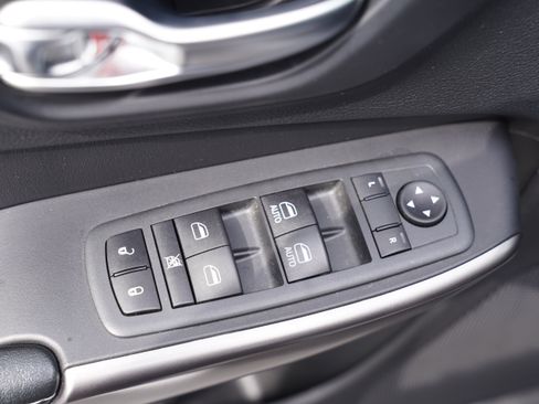Used 2020 Jeep Cherokee Latitude Plus AWD/4WD image 16