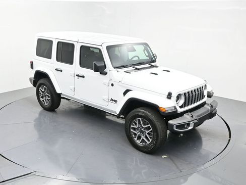 Used 2026 Jeep Wrangler Unlimited Sahara AWD/4WD image 17