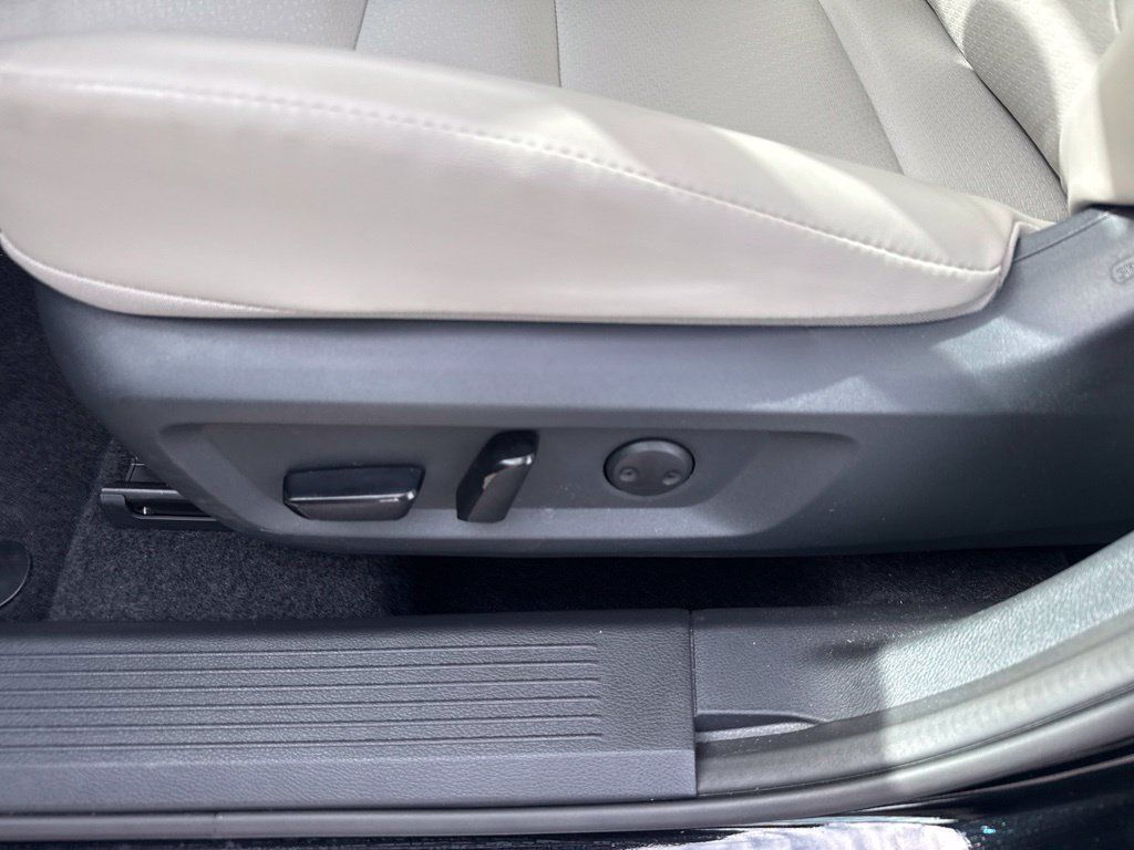 Certified 2026 Nissan Rogue SV w/ SV Premium Package AWD/4WD image 16