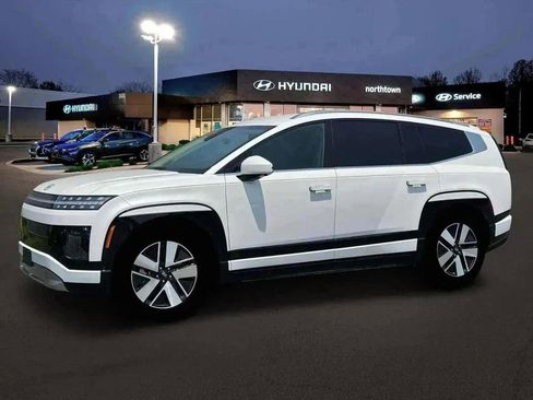 New 2026 Hyundai Ioniq 9 SEL image 2