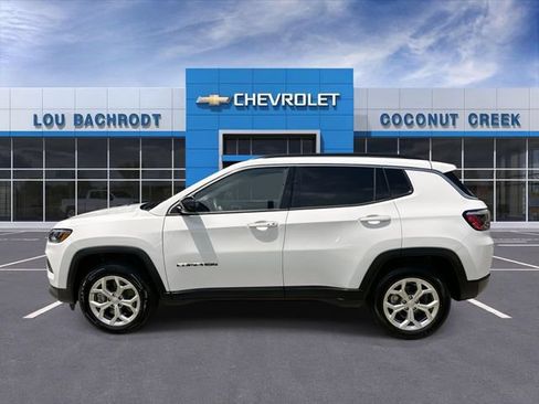 Used 2024 Jeep Compass Latitude AWD/4WD image 5