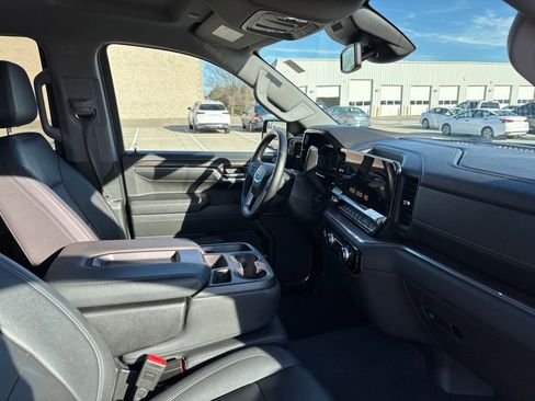 Used 2024 GMC Sierra 1500 SLT image 16