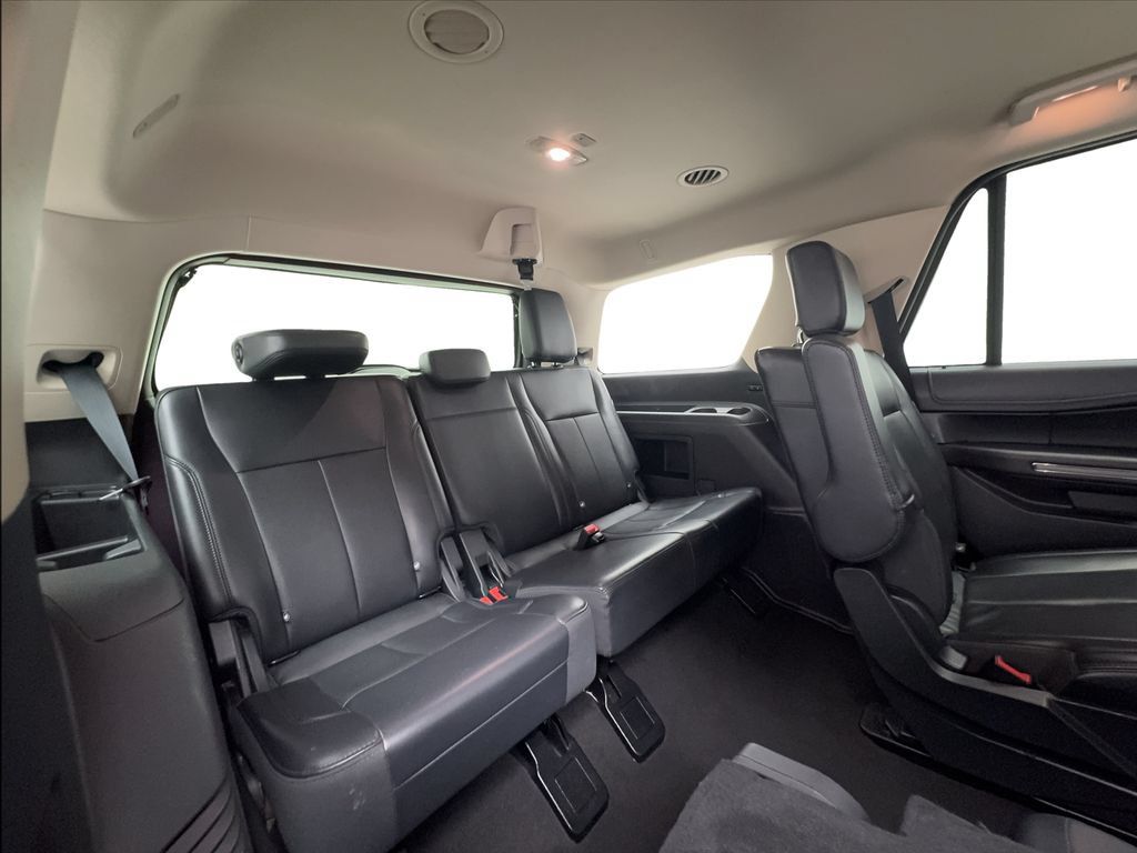 Used 2024 Ford Expedition XLT RWD image 31
