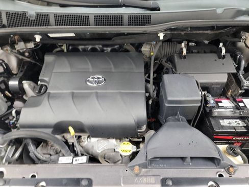 Used 2014 Toyota Sienna XLE image 12