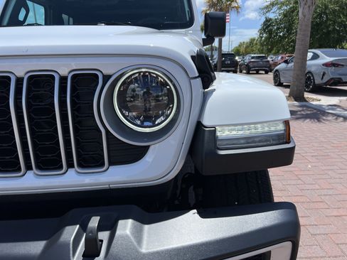 Used 2025 Jeep Wrangler Unlimited Sahara AWD/4WD image 6