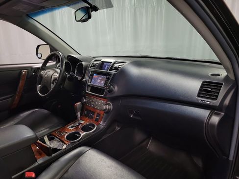 Used 2013 Toyota Highlander Limited AWD/4WD image 30