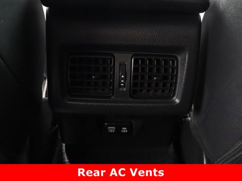 Used 2025 Toyota Camry SE image 29