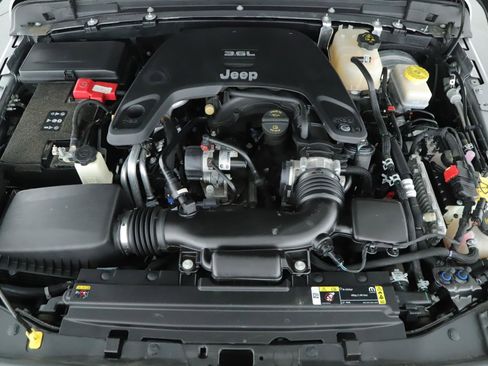 Used 2021 Jeep Wrangler Unlimited Sport AWD/4WD image 16