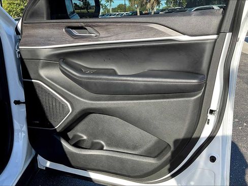 Used 2021 Jeep Grand Cherokee L Limited image 23