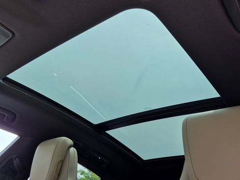 Certified 2025 Porsche Macan Electric RWD image 20
