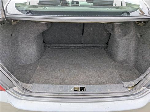 Used 2016 Nissan Versa SV image 6