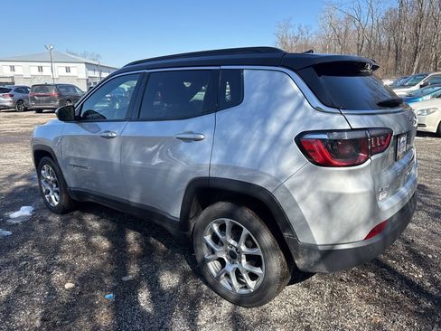 Used 2025 Jeep Compass Limited image 7