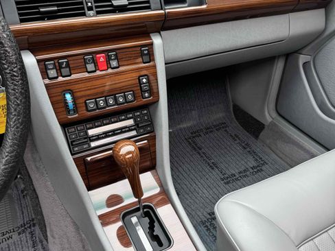 Used 1987 Mercedes-Benz 300 D Turbo image 10