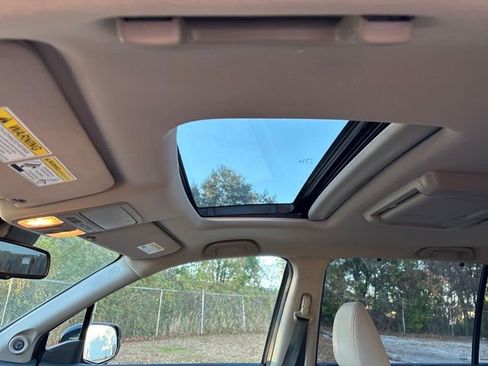 Used 2017 Honda Pilot Touring image 7