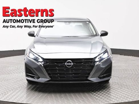 Used 2025 Nissan Altima 2.5 SV image 2