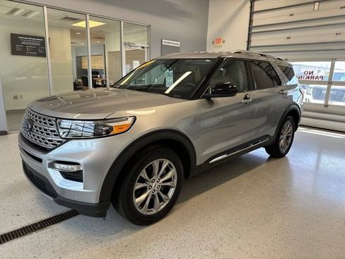 Used 2023 Ford Explorer Limited AWD/4WD image 4