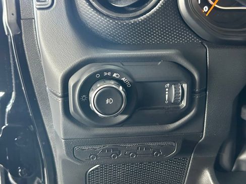 Used 2026 Jeep Wrangler Unlimited Rubicon AWD/4WD image 21