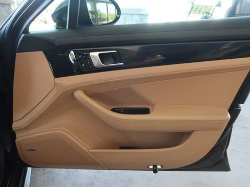 Used 2019 Porsche Panamera RWD image 40