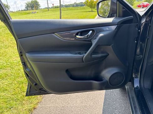 Used 2019 Nissan Rogue SV AWD/4WD image 23