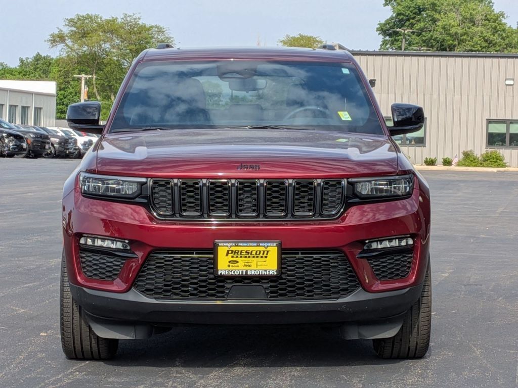 Used 2024 Jeep Grand Cherokee Limited w/ Black Appearance Package AWD/4WD image 2
