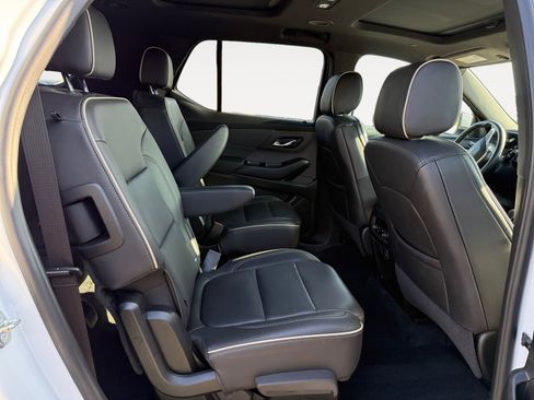 Used 2023 Chevrolet Traverse Premier image 18
