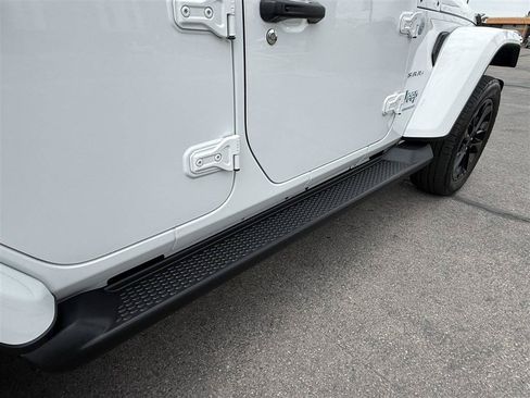 Used 2024 Jeep Wrangler Unlimited Sahara w/ Technology Group AWD/4WD image 15