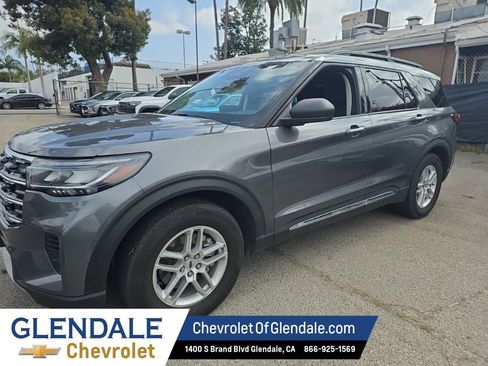 Used 2025 Ford Explorer Active RWD image 3