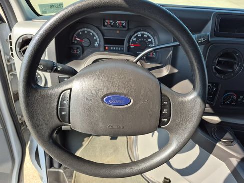 Used 2009 Ford E-350 and Econoline 350 XL RWD image 11