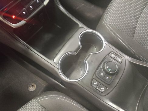 Used 2023 GMC Terrain SLE w/ Driver Convenience Package image 26